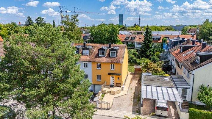 Luftaufnahme vom Haus und der Umgebung (Moosach)