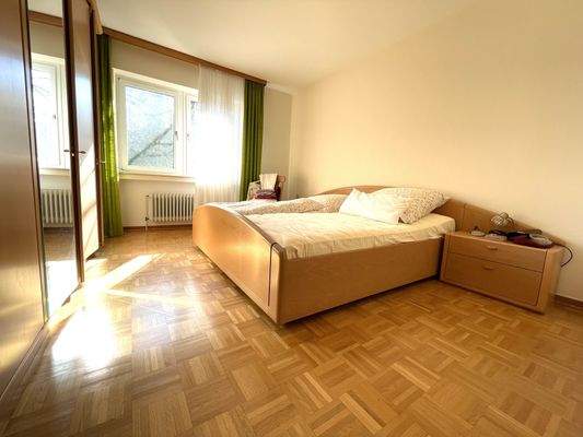 1. von 2 Schlafzimmern
