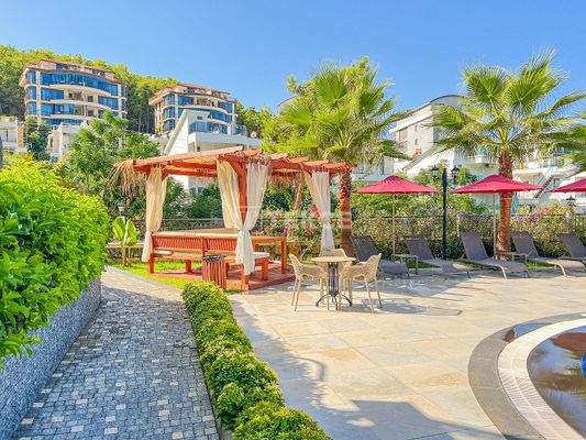 Sea-View Real Estate in Complex with Amenities in Kargıcak Alanya