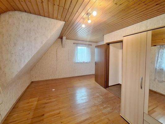 Zimmerbeispiel im Dachgeschoss