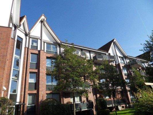 Blick in die Anlage im Sommer