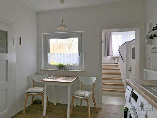kleiner Esstisch in der Küche