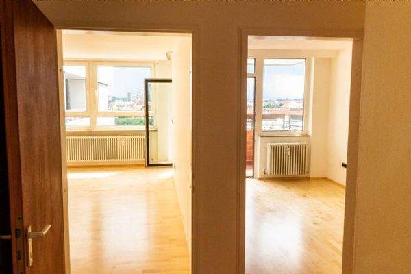 Blick in Wohn- und Kinderzimmer