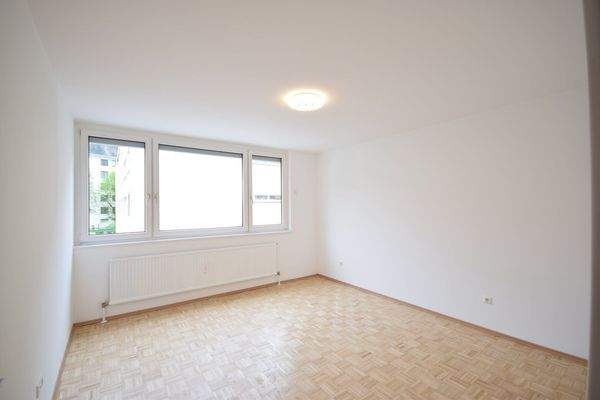 Elternschlafbereich - Renovierte 3 Zimmer Wohnung mit Loggia Miete Schallmoos Salzburg