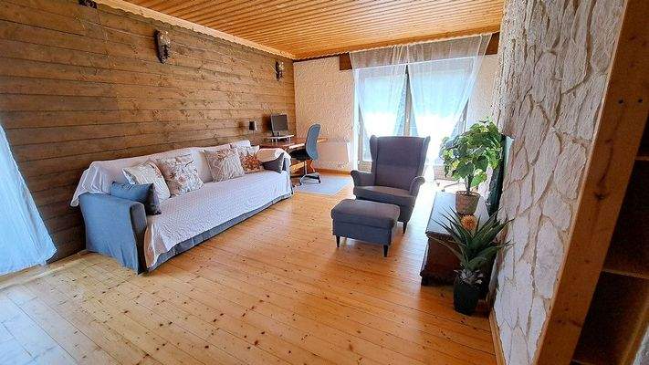 Wohnzimmer der Wohnung im Erdgeschoss_A.jpg