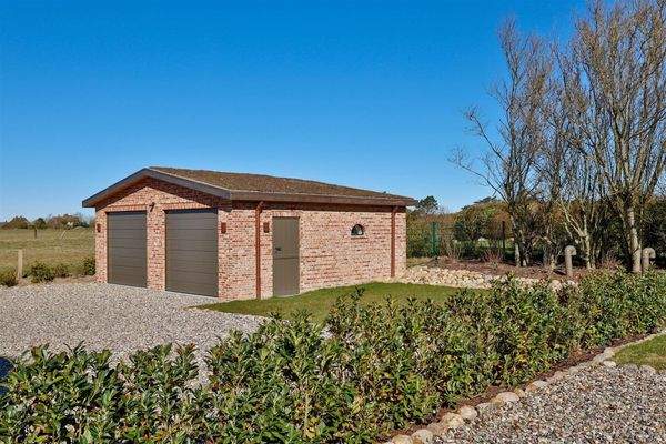 Doppelgarage mit Graßdach