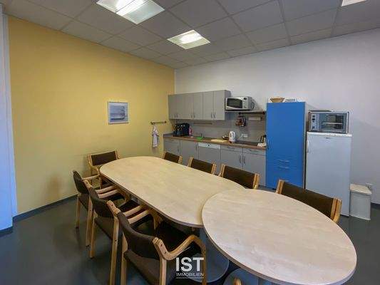 Personalraum mit Küche OG.jpg