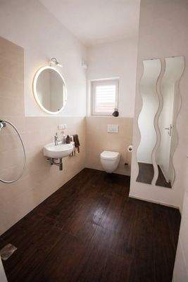 Hochwertiges Gäste-Duschbad