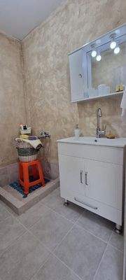 Kreta, Skalani: Gebäude mit 2 Wohnungen in toller Lage zu verkaufen