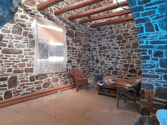 Kreta, Kato Episkopi: Traditionelles neu gebautes Steinhaus zum Verkauf