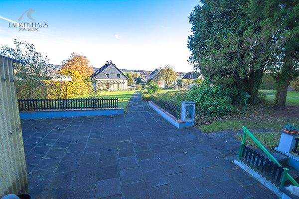 Wintergarten mit Zugangstür zum Außenbereich