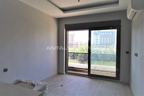 Flats in Project with Communal Pool in Antalya Altintas