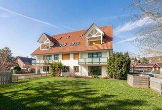 Aussenansicht mit Garten - (KI generiert)