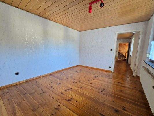 Zimmer 3 und 4 OG mit Blick zur Treppe