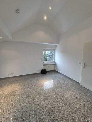 Leerer Raum mit Fenster