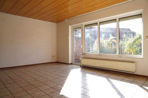 Fenster mit elektr. Rollläden