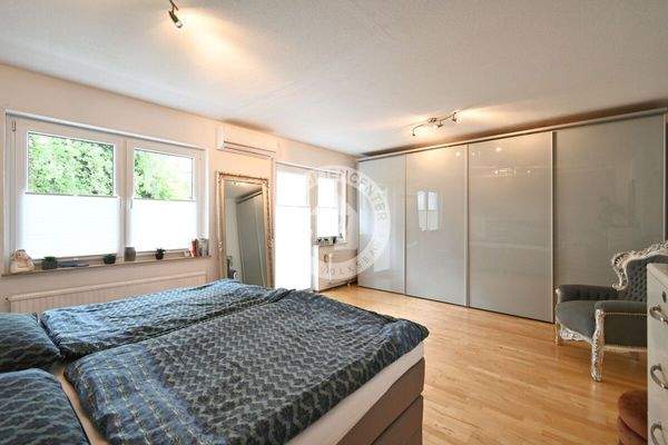 Schlafzimmer (Blick 2)