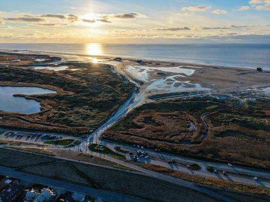 Sandstrand bei Abenddämmerung