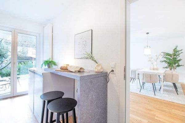 Küche mit Zugang zur Terrasse