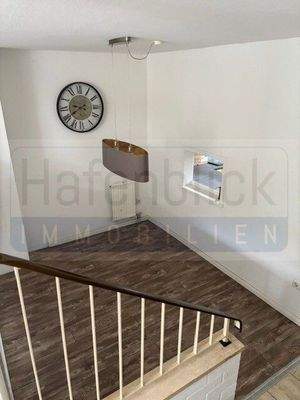 Esszimmer mit Durchreiche zur Küche