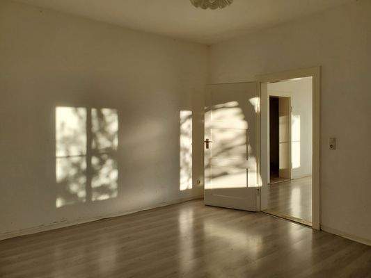 Schlafzimmer 1, Blick Wohnzimmer.jpg