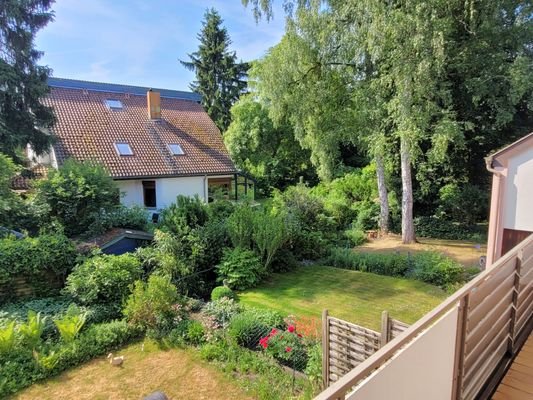 Blick vom Balkon in die Gärten