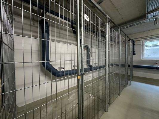 Kellerabteil mit Gittertüren