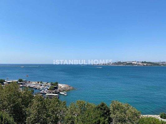 4-Bedroom Sea-View Flat near the Metro in İstanbul Üsküdar