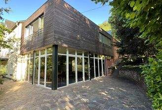 Architektur-Traum mit großzügiger Glasfront 