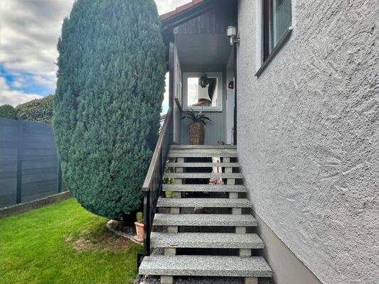 Treppenaufgang zur Eingangstür
