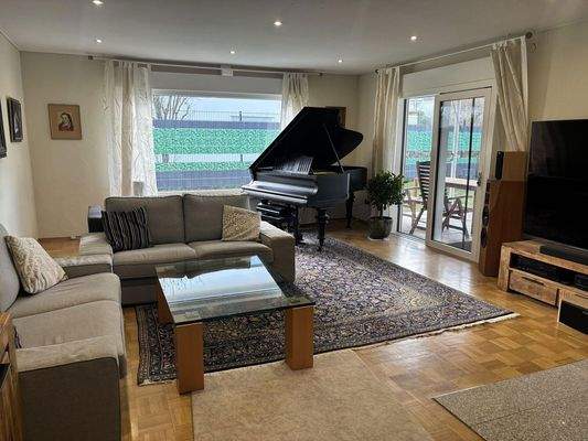 Wohnzimmer von Esszimmer