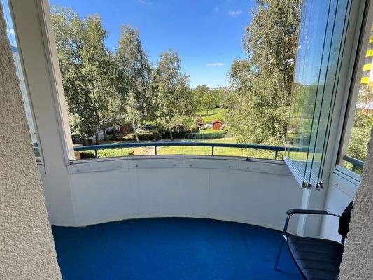 Loggia mit aufklappbaren Fenstern