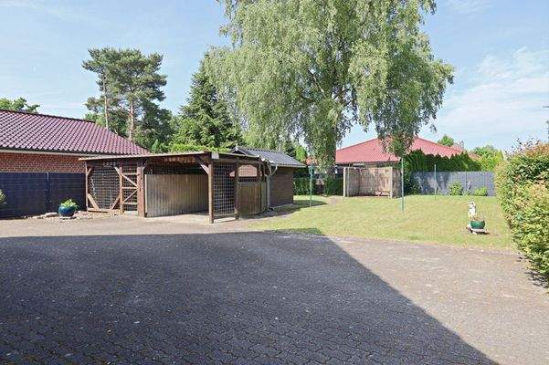 großes Grundstück mit Bebauungsmöglichkeit