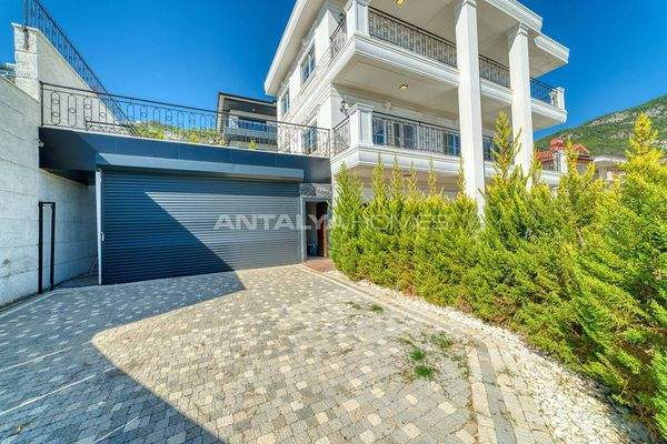5-Bedroom Triplex House with Pool in Alanya Antalya
