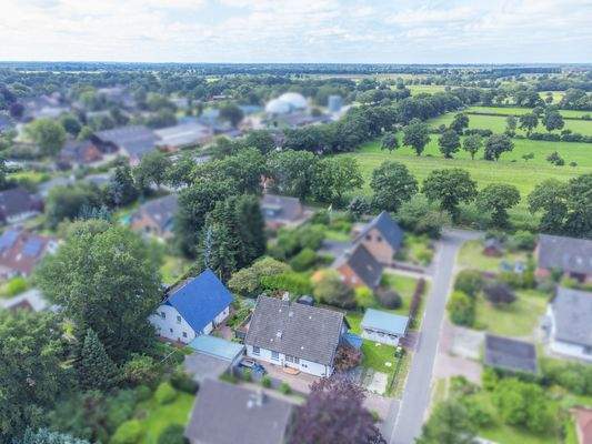 Luftaufnahme vom gesamten Grundstück