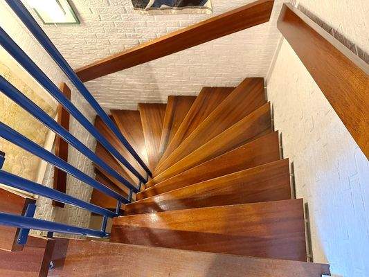 Die Treppe nach unten.