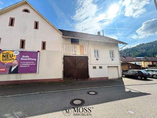 über der Garage sind 2 Wohnungen