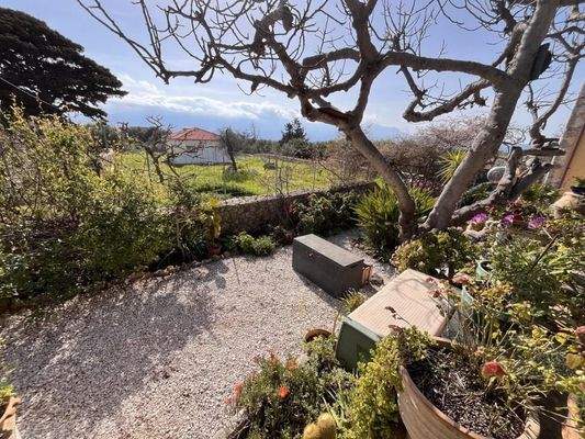 Kreta, Paleloni – Traditionelles kretisches Haus mit ikonischen Steinbögen