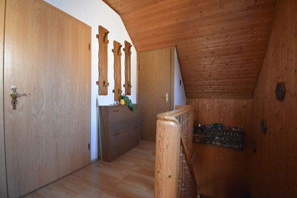 14 Flur Dachgeschoss.JPG