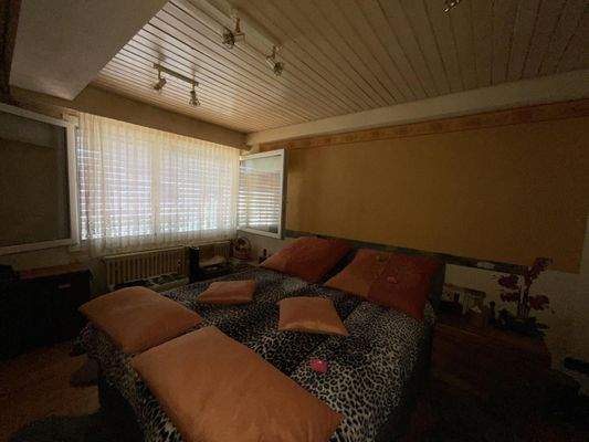 Schlafzimmer OG links