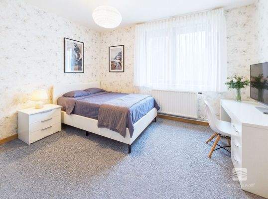 Schlafzimmer 2/3 (KI)