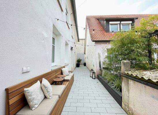 Eingangsbereich mit Modernisierungsbeispiel