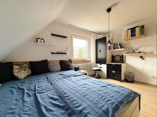 OG Schlafzimmer 2: Helle Fläche mit Raum für persönliche Gestaltung