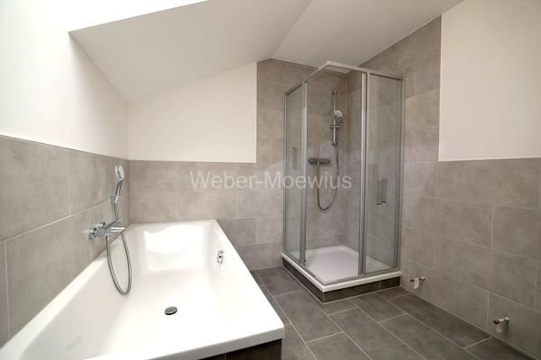 3379 DG Wannen-Duschbad b