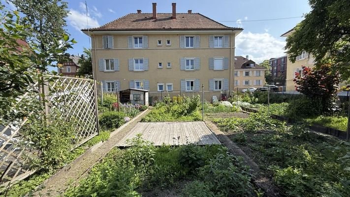 Hausansicht-Garten