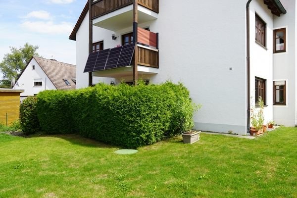 Blick aufs Haus mit Balkon.JPG