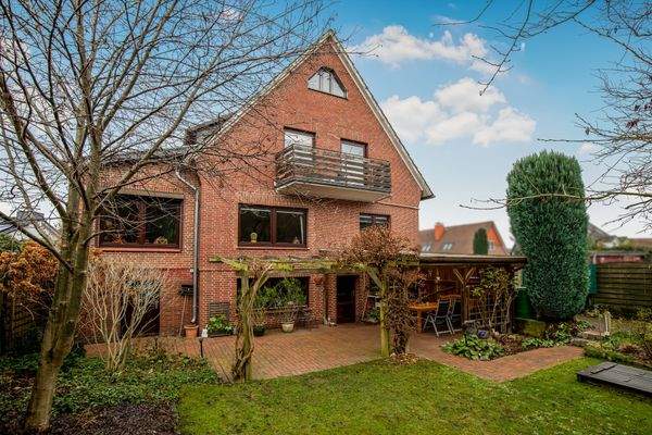 Schönes Zweifamilienhaus mit Garten und großer Terrasse