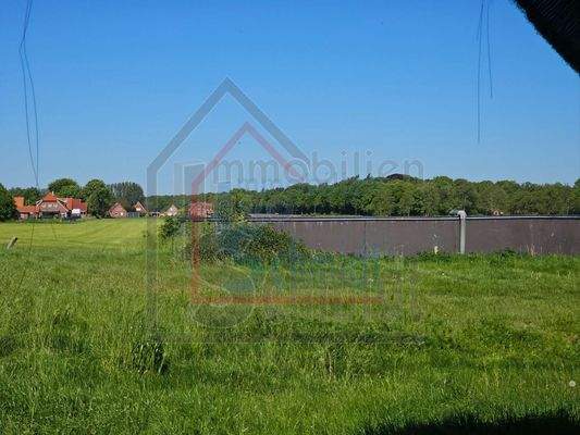 rückwärtig unverbaut