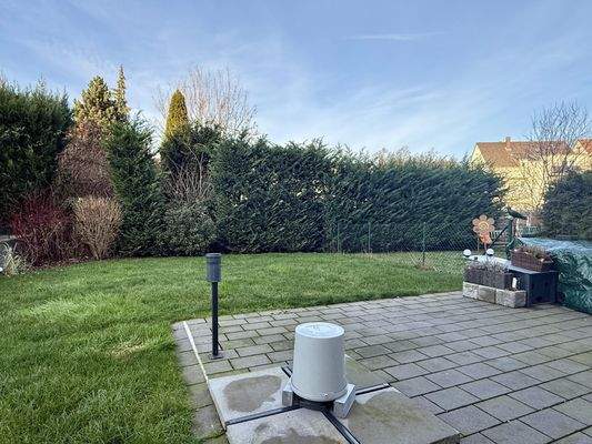 Terrasse mit Blick in den Garten