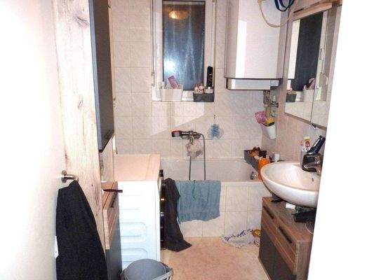 Tageslichtbad mit Wanne